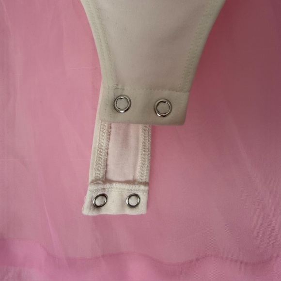 Express Off-White V-Neck One-Piece Bodysuit Size M - Picture 3 of 8